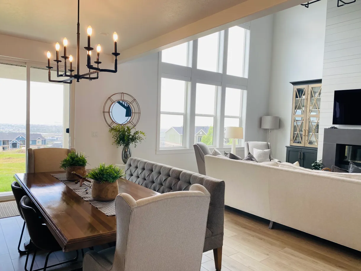 spotless and clean dining room in Bluffdale